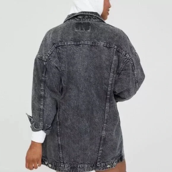 American Eagle Women's Oversized XS Black Acid Dark Wash Long Denim Jacket - Picture 5 of 9